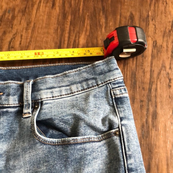 BDG Distressed jeans - Picture 8 of 8